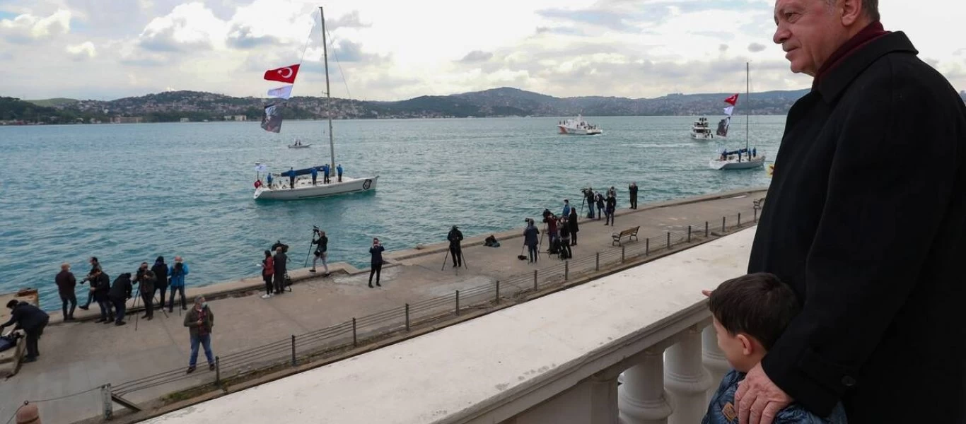 Ξεκίνησαν οι προκλητικές φιέστες στις Κων/πολη - Πλήθος κόσμου έξω από το σπίτι του Ρ.Τ.Ερντογάν (βίντεο)